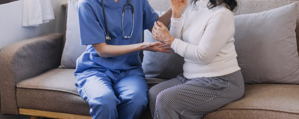 Examen infirmier lors d’une visite à domicile